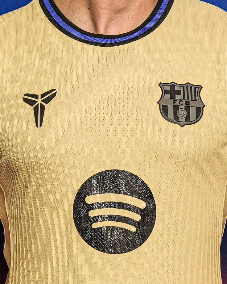 قميص برشلونة الذهبي 2026