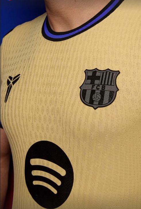 قميص برشلونة الذهبي 2026